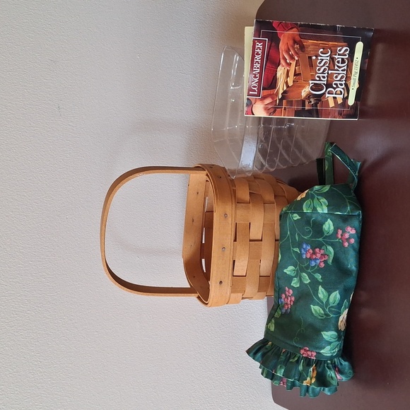 Longaberger Small Peg Basket with Fabric Liner and Plastic Protector 1998 - Picture 4 of 16